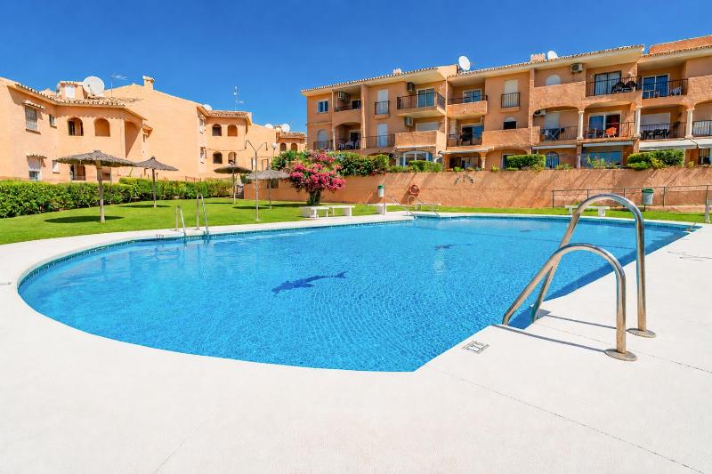 Cubo's El Faro Beach Apartment with Pool - image 31