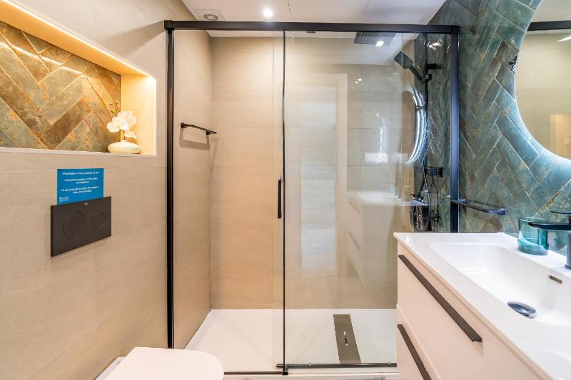 Cubo's El Faro Beach Apartment with Pool - image 6