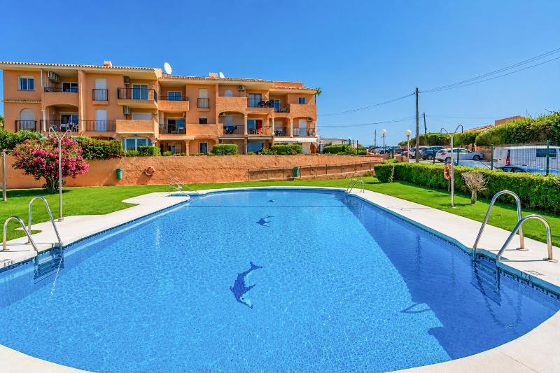 Cubo's El Faro Beach Apartment with Pool - image 45