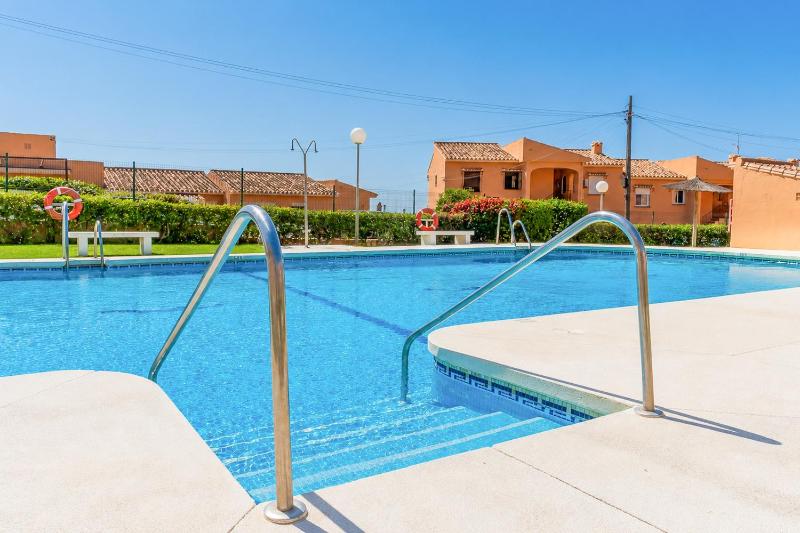 Cubo's El Faro Beach Apartment with Pool - image 38