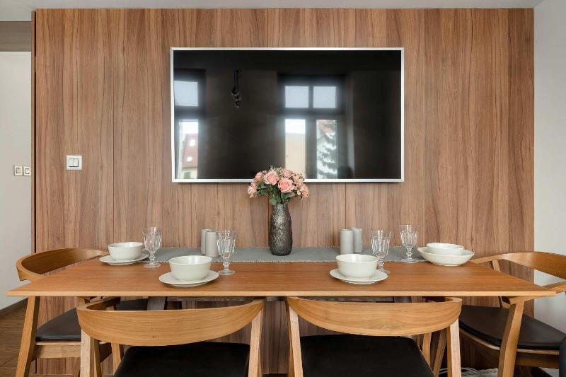 Cozy Apartment on the Main Square in Wrocław by Noclegi Renters - image 7