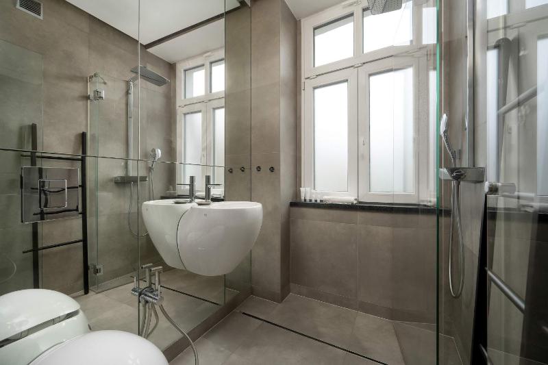 Cozy Apartment on the Main Square in Wrocław by Noclegi Renters - image 2
