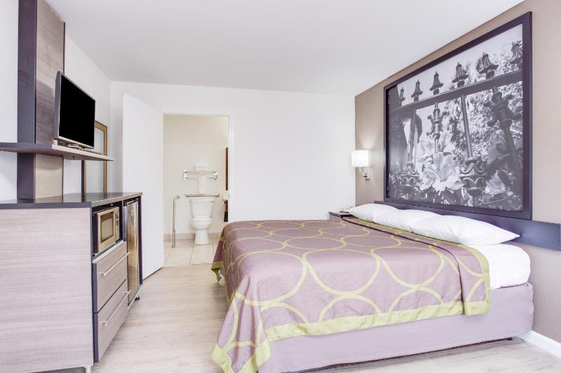 King Room - Mobility Access/Non-Smoking image 2