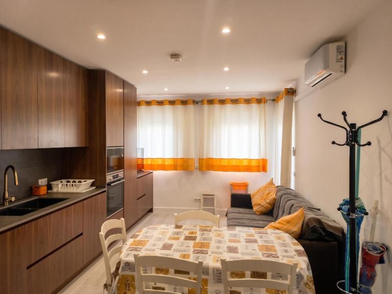 Charming Apartment in Quarteira - 50 m² - Terrace - image 17