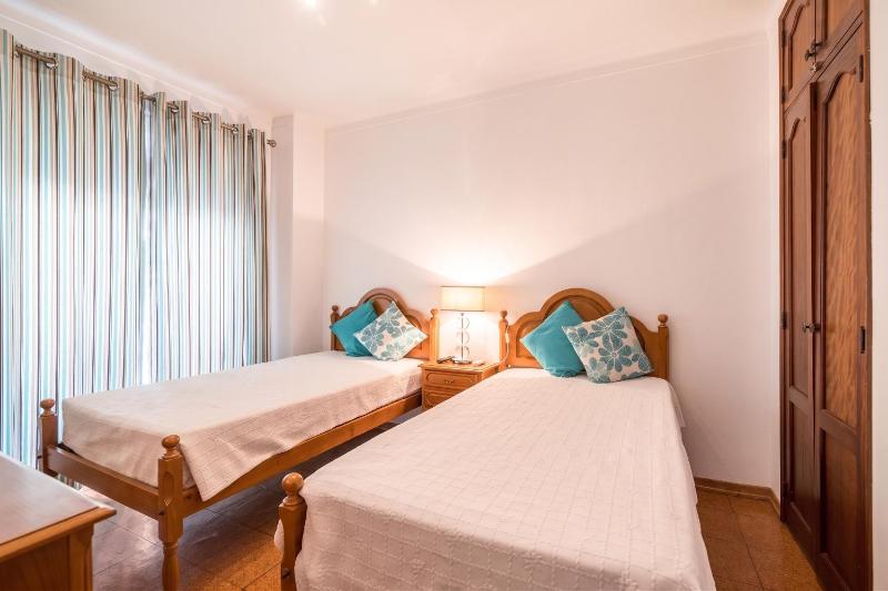 Charming Apartment in Quarteira - 50 m² - Terrace - image 16