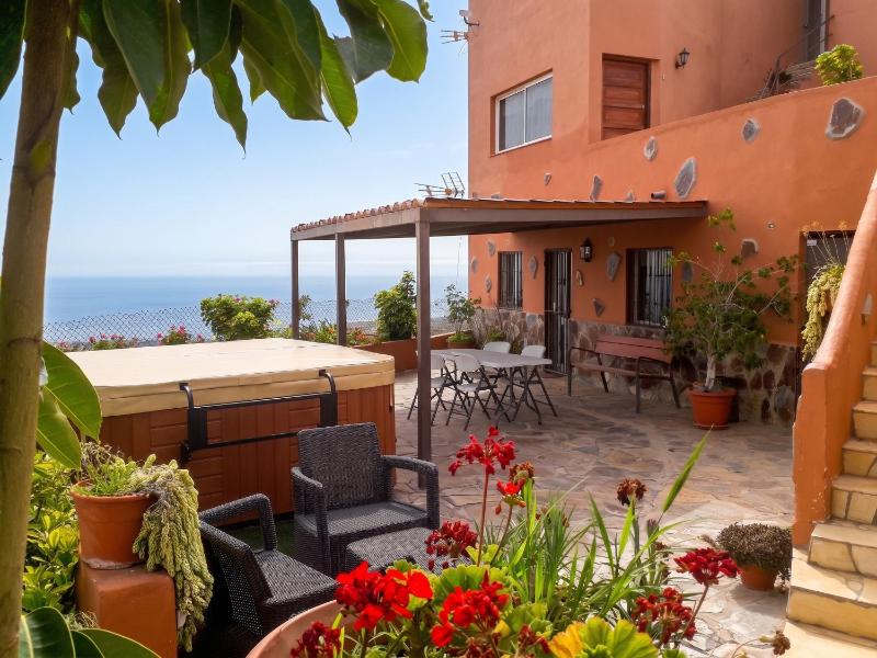 House with view and jacuzzi in Adeje - image 1