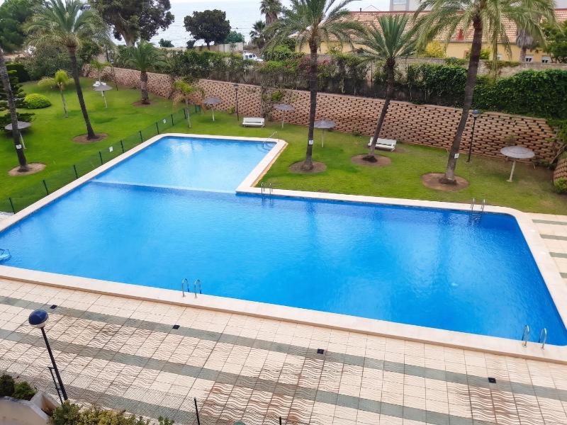 Spacious apartment in Calpe of 100 m² with shared pool! - image 1