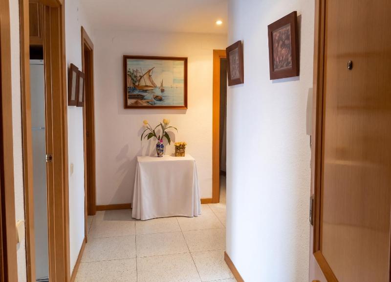 Spacious apartment in Calpe of 100 m² with shared pool! - image 11