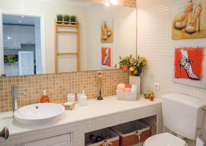Charming House in Albufeira with Shared Pool - image 3