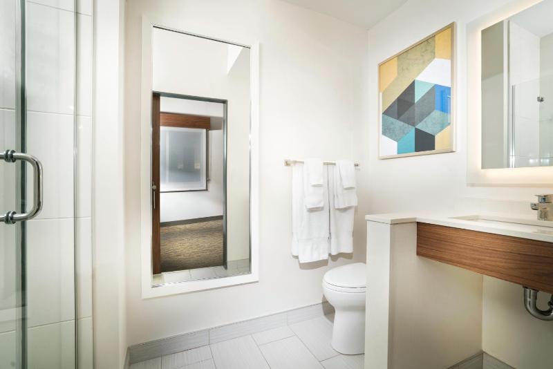 Z Two Queen Suite image 3