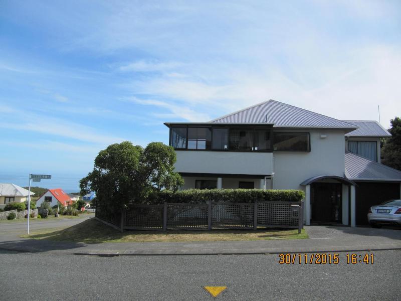 Pacific View Bed and Breakfast - image 15