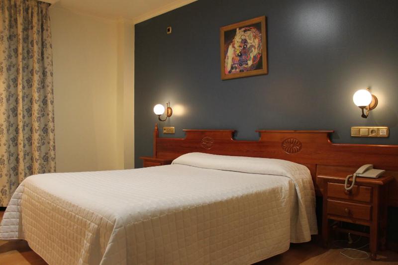 Classic Single Room image 3