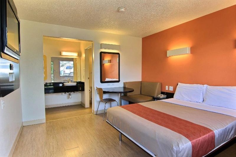 Motel 6 Austin TX – North Central - image 5