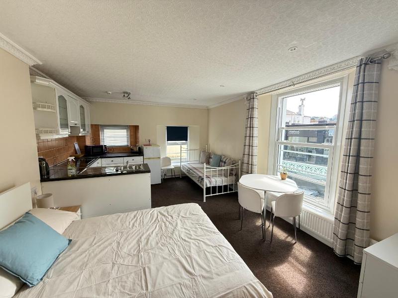 Belgravia Holiday Apartments - image 41
