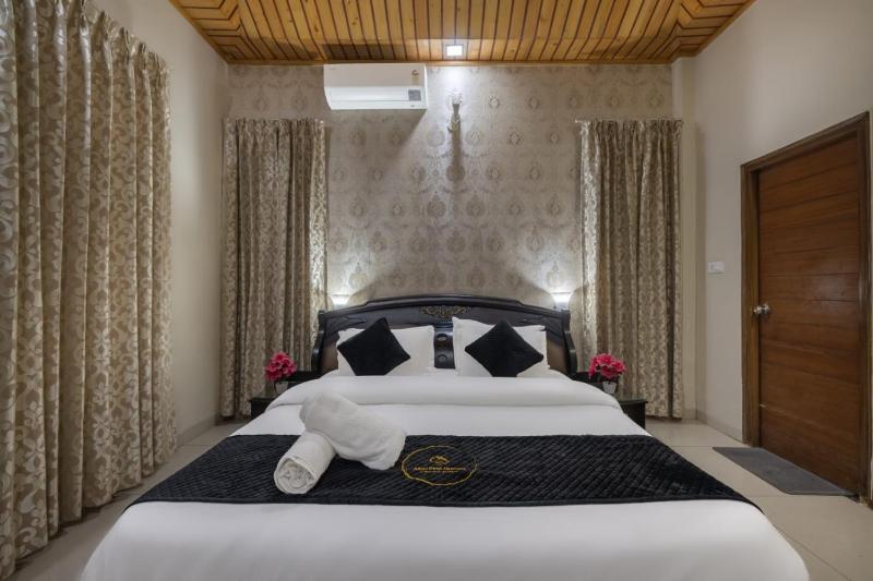 The Corner House I 4 Bedroom Serviced Villa I Open Air Lawn & Plunge Pool I Bonfire I Dance I Music I Full Party l Managed By ExoticStays Group - image 23