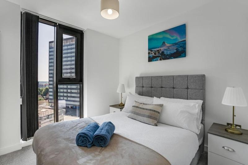 road Street Luxury 2 bed Apt Stay Gym Netflix Concierge - image 1
