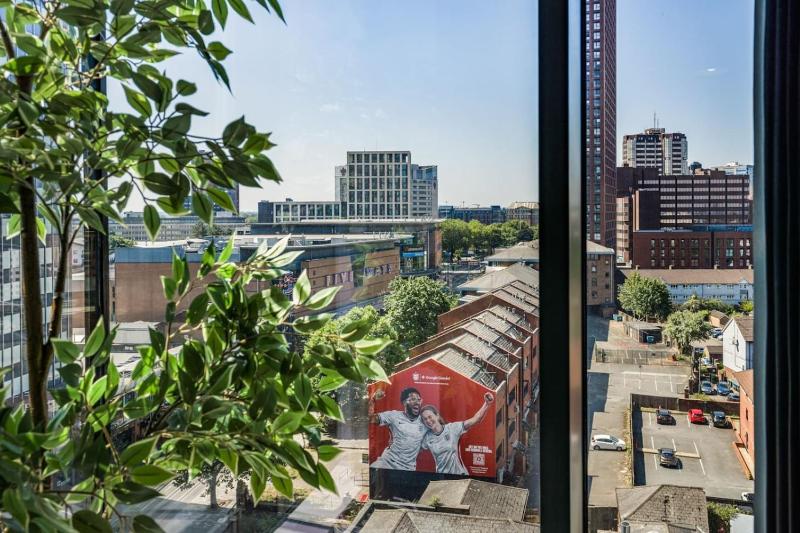 road Street Luxury 2 bed Apt Stay Gym Netflix Concierge - image 14