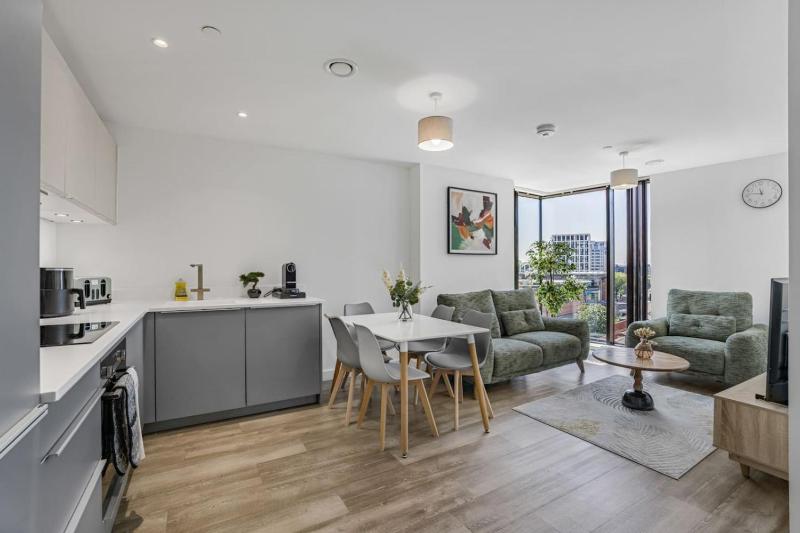 road Street Luxury 2 bed Apt Stay Gym Netflix Concierge - image 12