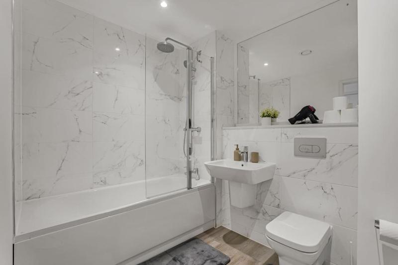 road Street Luxury 2 bed Apt Stay Gym Netflix Concierge - image 38