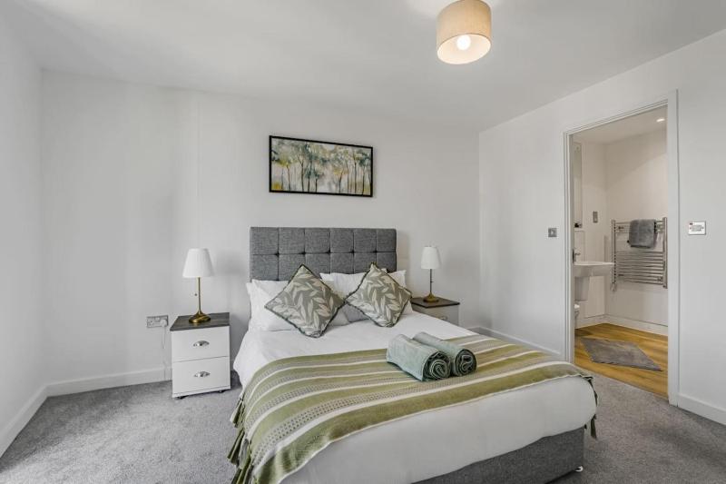 road Street Luxury 2 bed Apt Stay Gym Netflix Concierge - image 31