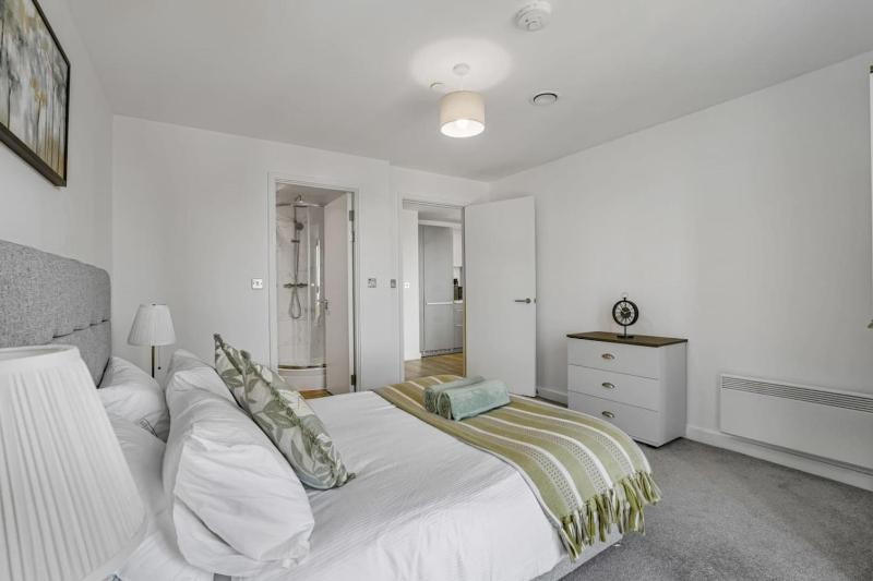 road Street Luxury 2 bed Apt Stay Gym Netflix Concierge - image 28