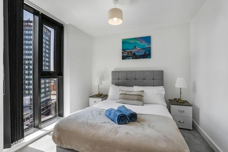 road Street Luxury 2 bed Apt Stay Gym Netflix Concierge - image 25