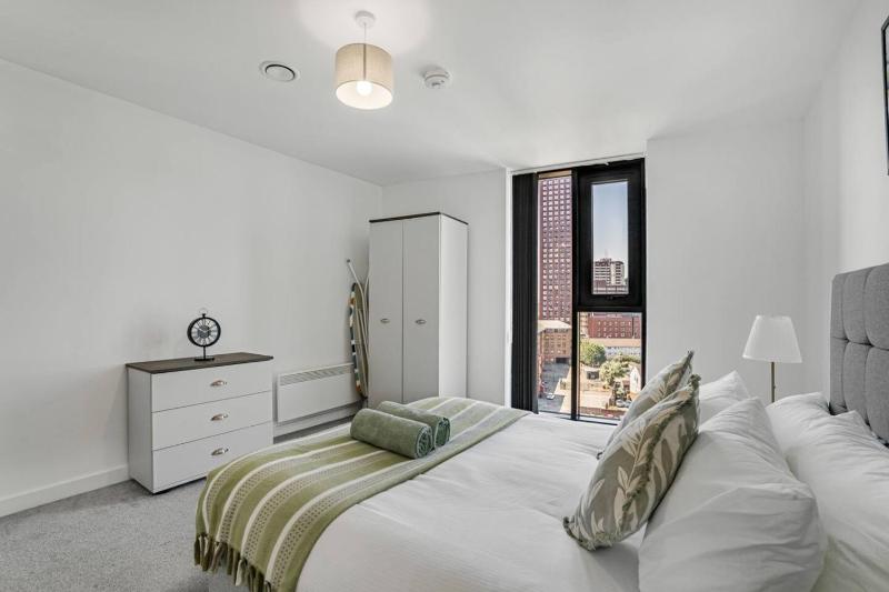 road Street Luxury 2 bed Apt Stay Gym Netflix Concierge - image 20