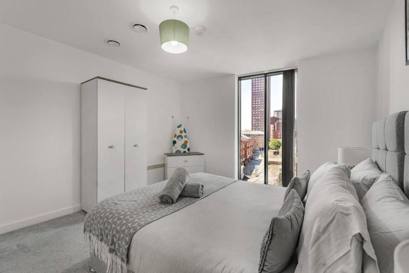 Broad Street 2 bed Apt - Nightlife Gym Concierge - image 19