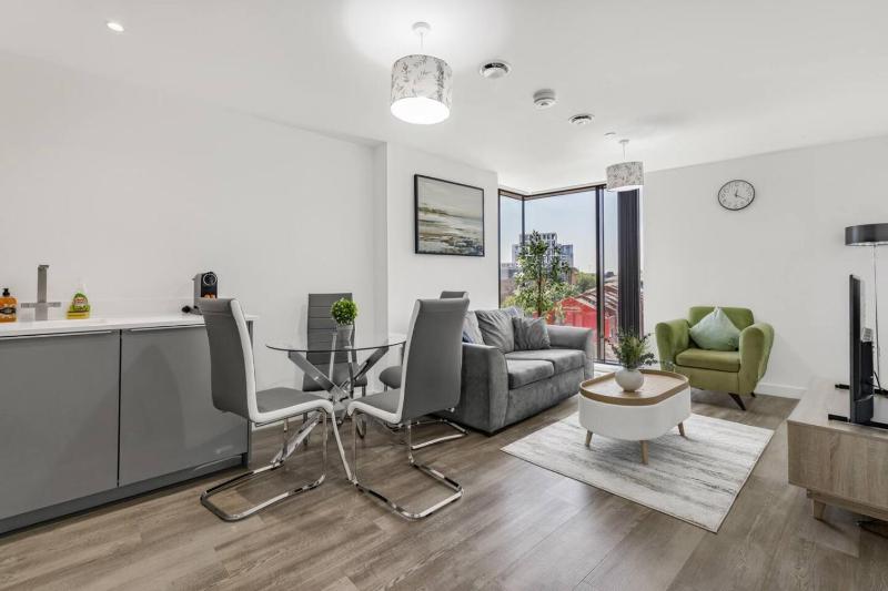 Broad Street 2 bed Apt - Nightlife Gym Concierge - image 36