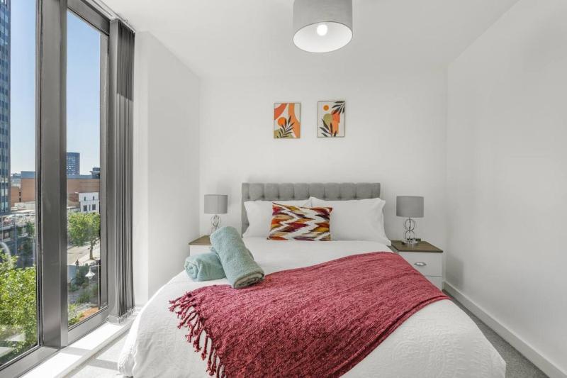 Broad Street 2 bed Apt - Nightlife Gym Concierge - image 14