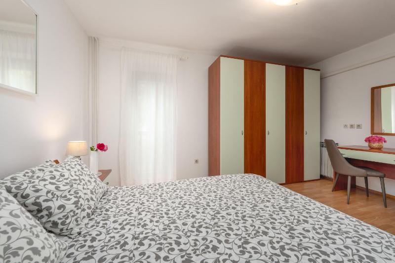 Modern apartment Sabina with nice garden - image 17