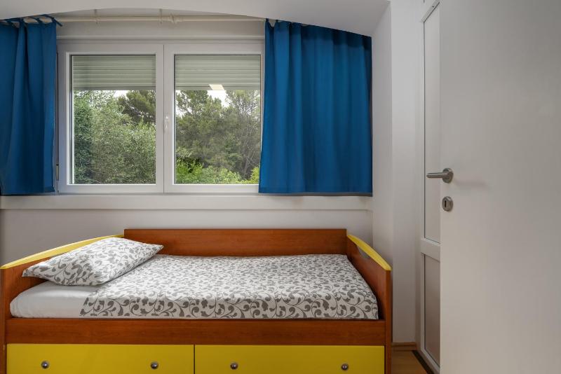 Modern apartment Sabina with nice garden - image 9