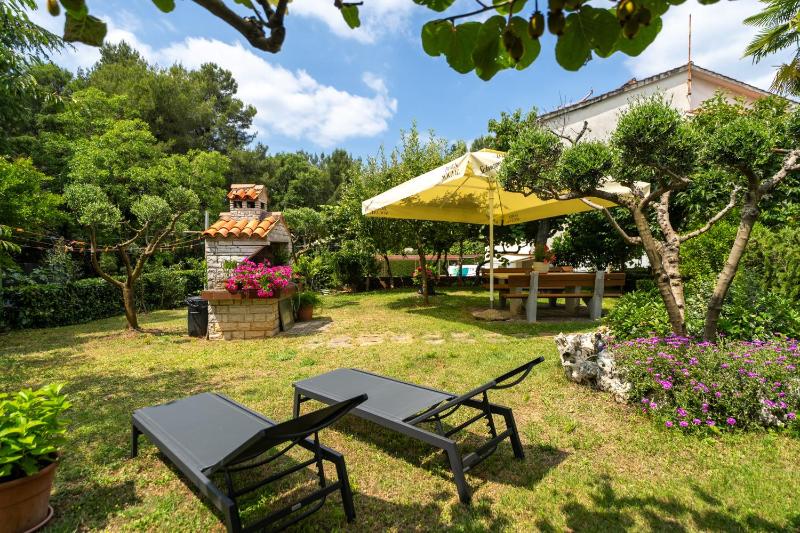 Modern apartment Sabina with nice garden - image 26
