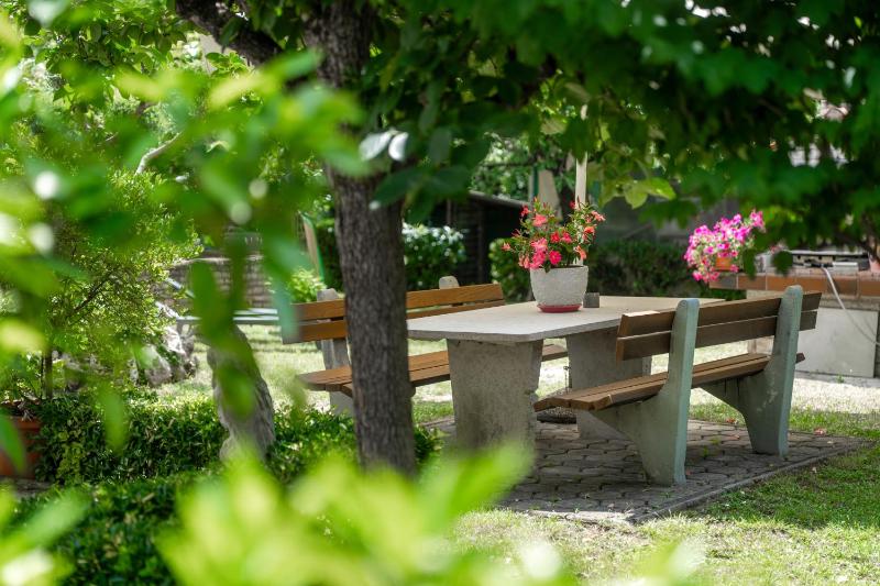 Modern apartment Sabina with nice garden - image 31
