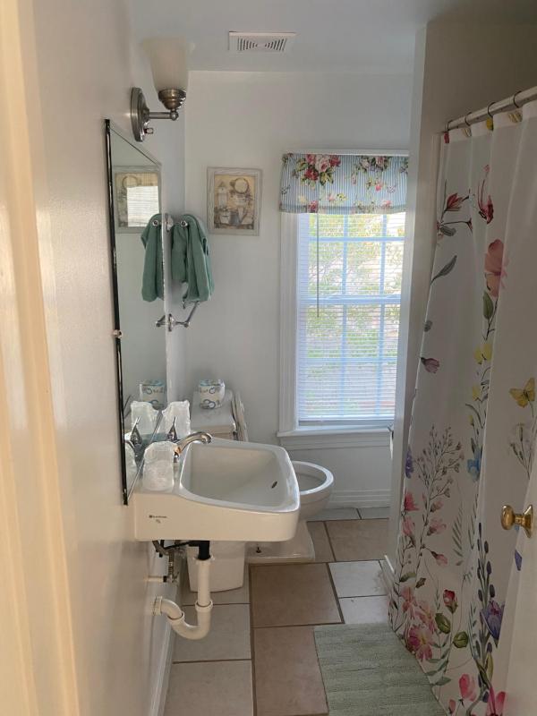 Angie's Guest Cottage - image 31
