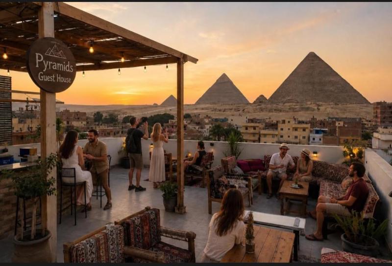 Black pyramids view inn - image 1