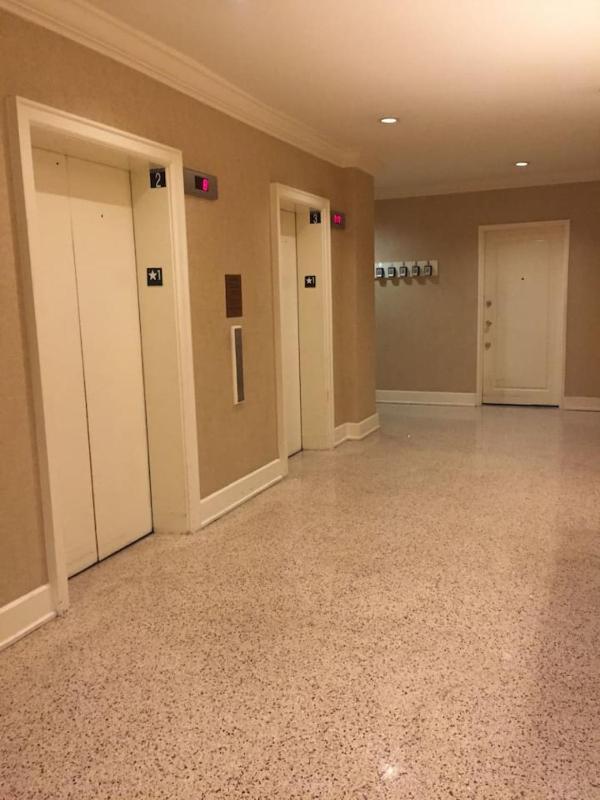Easy Walk to Downtown Attractions - image 4