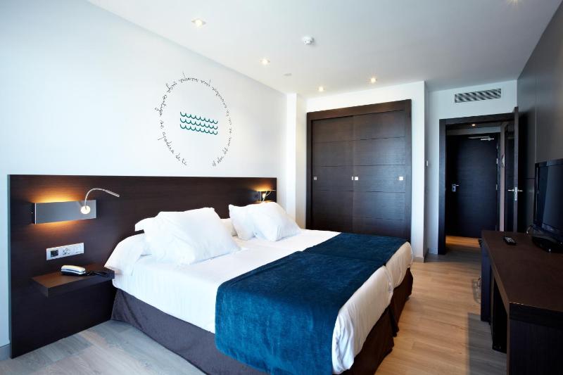 Premium Double or Twin Room with Sea View image 2