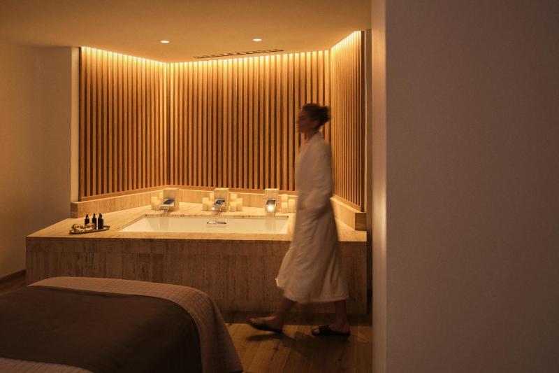 Four Seasons New Orleans - image 11