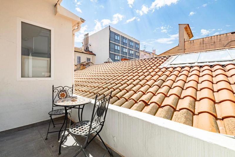 54 LOR - 2-bedroom apartment Cannes Banane near the Palais - image 11