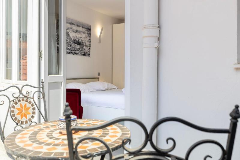54 LOR - 2-bedroom apartment Cannes Banane near the Palais - image 16