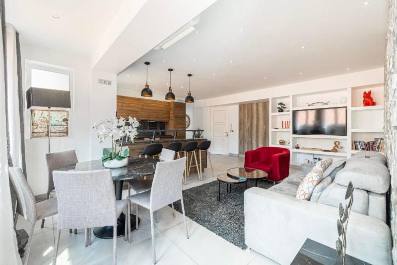 54 LOR - 2-bedroom apartment Cannes Banane near the Palais - image 13