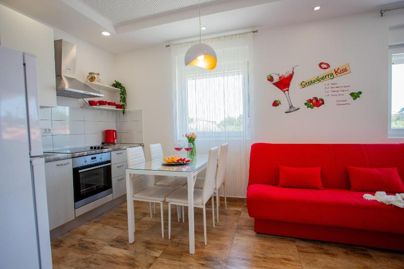 Sun And Fun - Happy Rentals - image 3