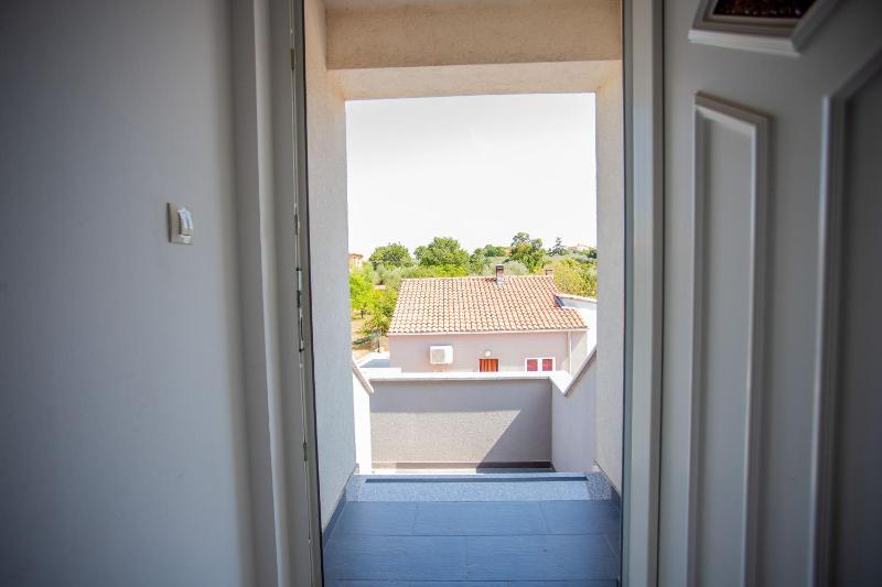 Sun And Fun - Happy Rentals - image 17