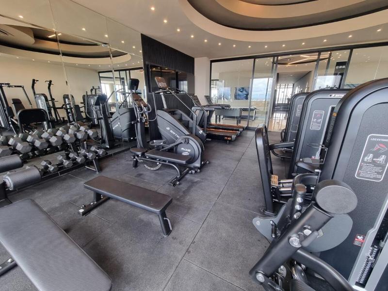 Balcon piso 13 - Lujo - Piscina - Gym - Home Office - image 10