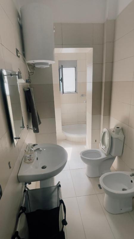Sheshi Wilson Apartamnet - image 2