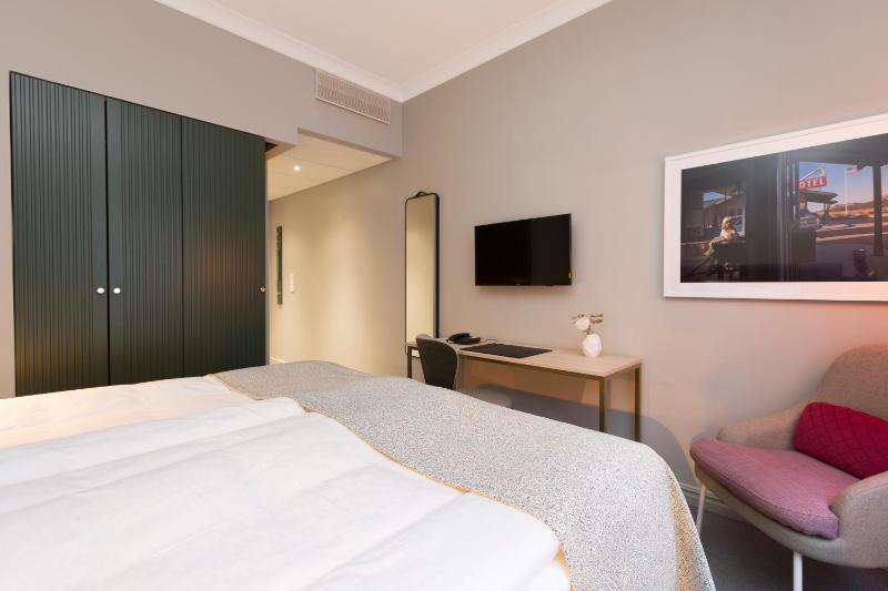 Superior Twin or Double Room image 2