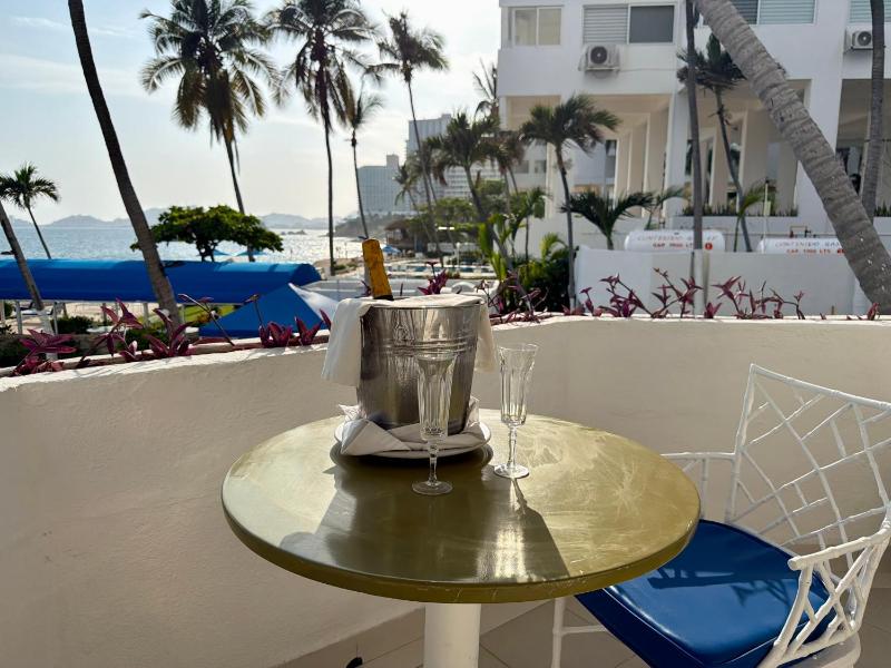 Hotel Acapulco Malibu - image 29