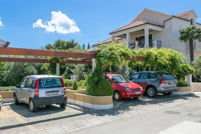 Apartments with parking space Supetar Brac - 18307 - image 32