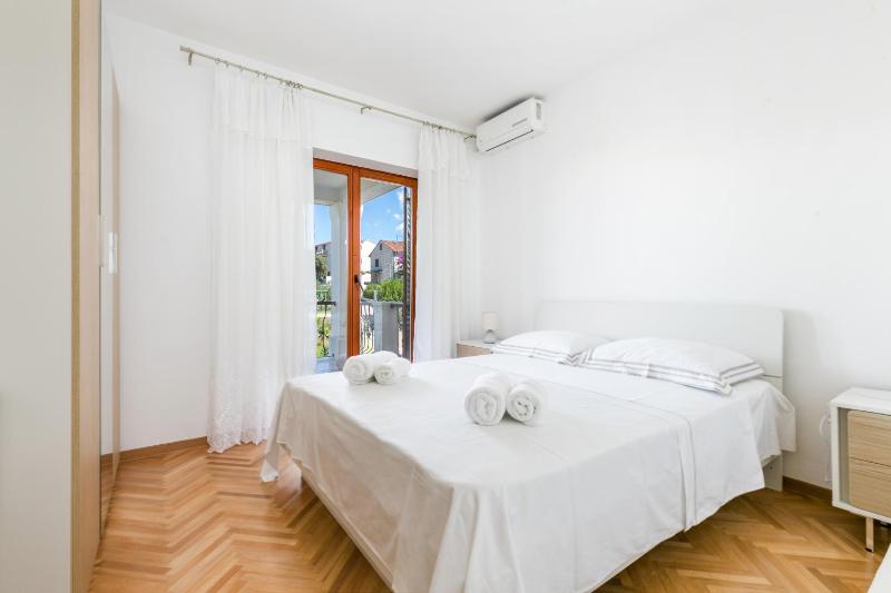 Apartments with parking space Supetar Brac - 18307 - image 25